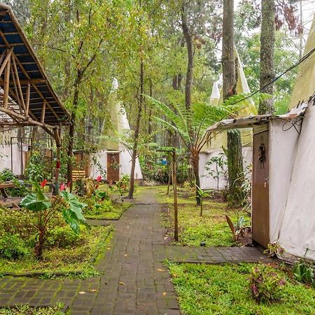 Hotel Reddoorz @ Apache Camp Batu  Esterno foto